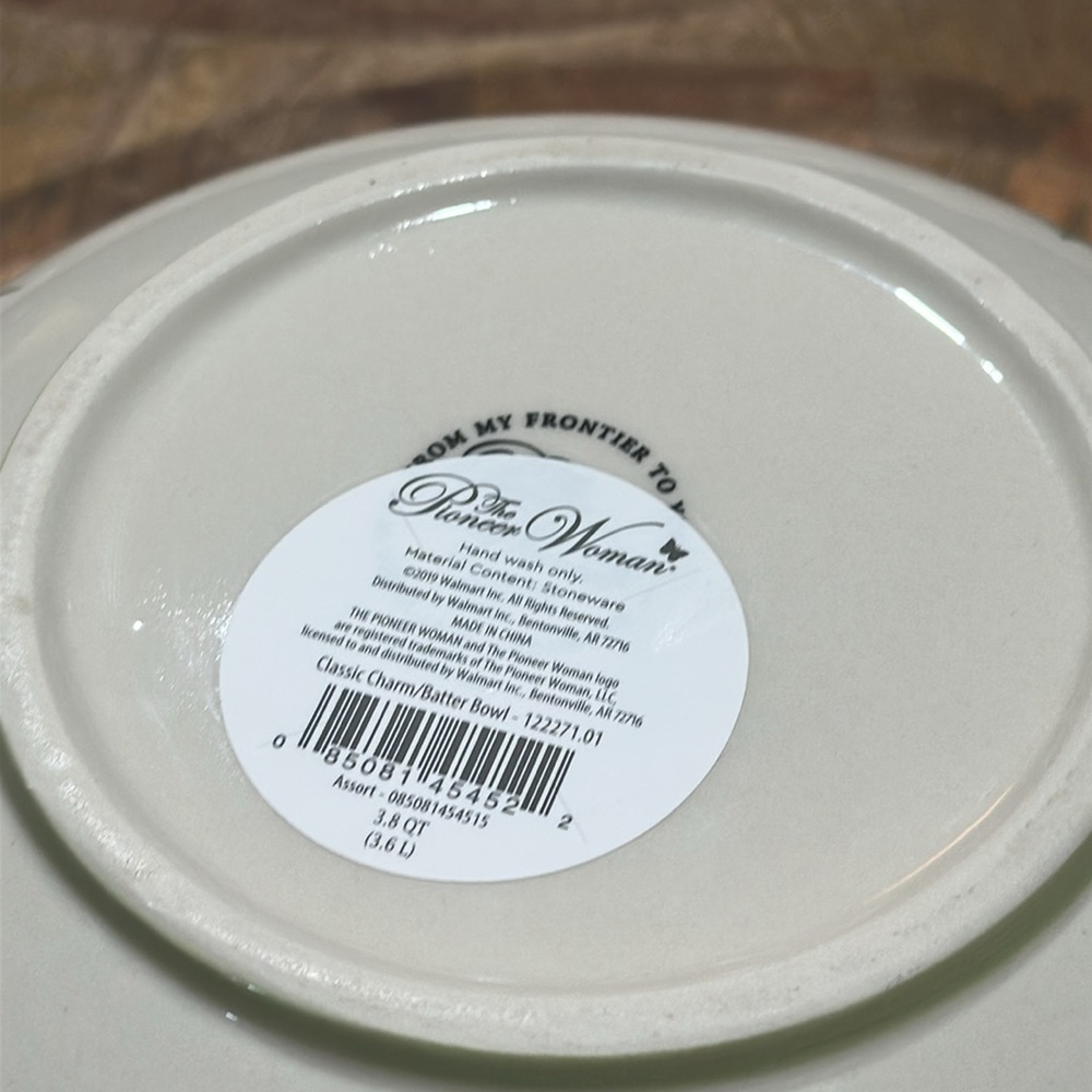 The Pioneer Woman Classic Charm Batter Bowl - Picture 5 of 7